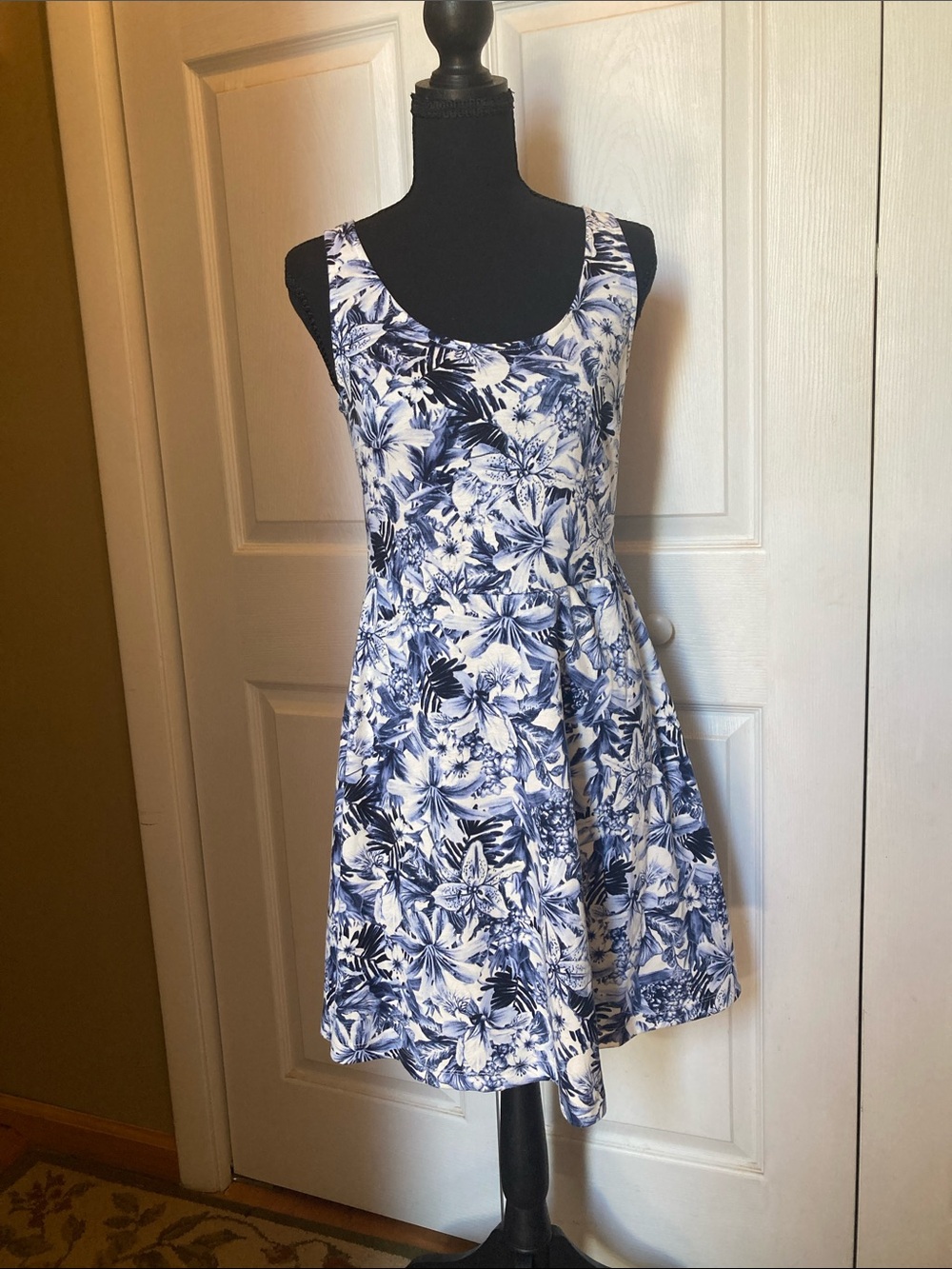 H&M White and Blue Floral Scoop-Neck Fit & Flare Dress